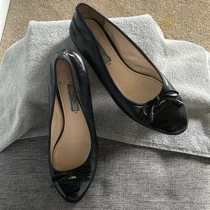 Prada cap toe black leather ballet flats (bow)